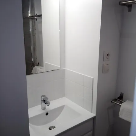 R & C - & Calm Apartment